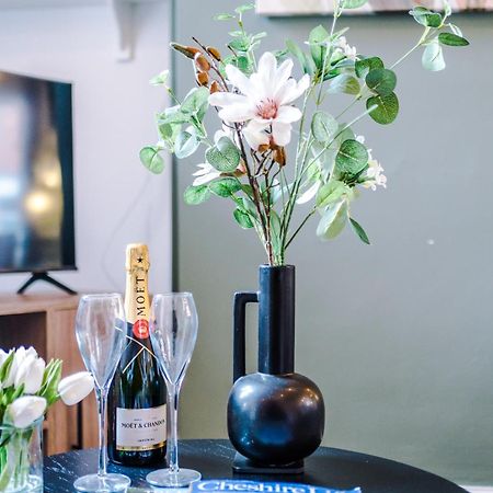 New! Stunning 2-Bed City-Centre Home In Chester By 53 Degrees Property - Ideal For Couples & Groups - Sleeps 6! 外观 照片